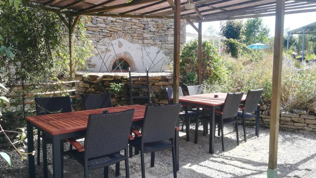Le Mas De Carrie Bed & Breakfast Parisot  Eksteriør bilde